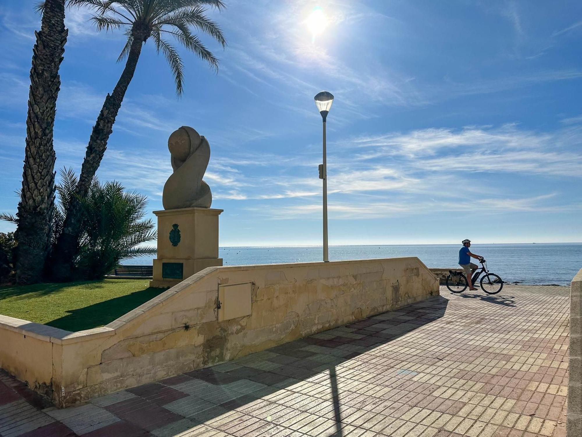 Solecito Santa Pola. Relax And 4 Min Away